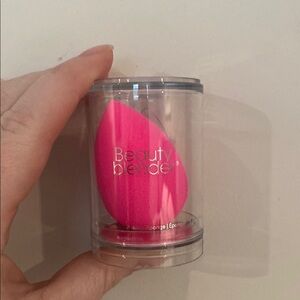 Beautyblender Makeup Sponge - Hot Pink